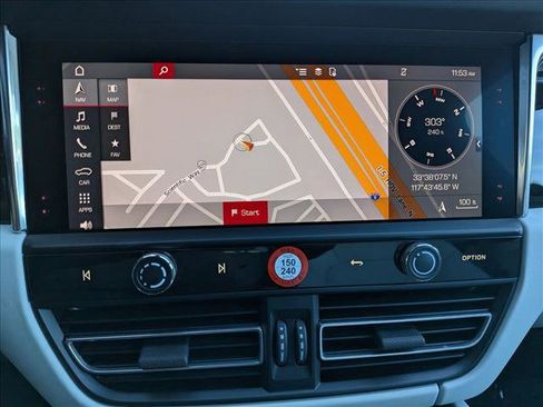 Used 2025 Porsche Macan image 18