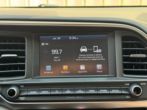 Used 2020 Hyundai Elantra SEL FWD image 22