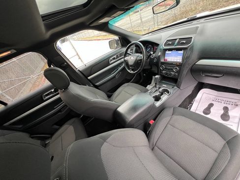 Used 2017 Ford Explorer XLT w/ Equipment Group 201A image 18