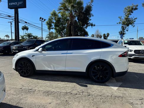 Used 2019 Tesla Model X 100D image 3