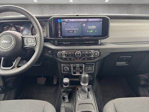 Used 2024 Jeep Gladiator Sport image 3