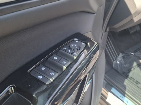 New 2026 Nissan Pathfinder Platinum FWD image 12