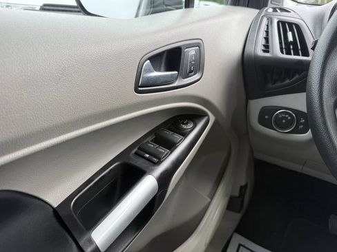 Used 2022 Ford Transit Connect XLT FWD image 30