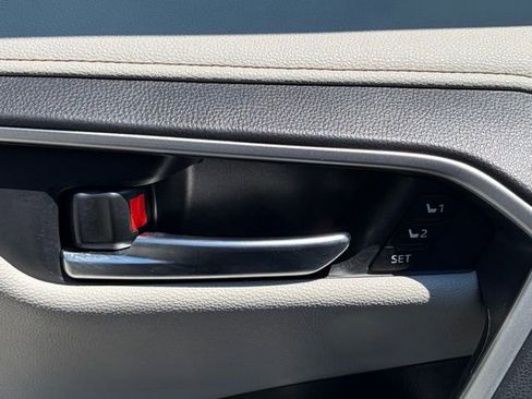 Used 2019 Toyota RAV4 Limited w/ Cold Weather Package FWD image 14