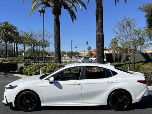 Used 2025 Toyota Camry SE image 16