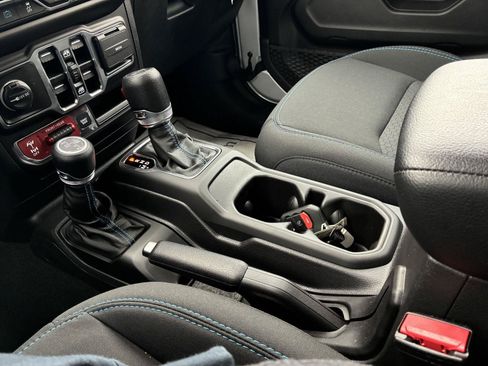 New 2023 Jeep Wrangler Unlimited Rubicon 4xe w/ Cold Weather Group AWD/4WD image 27