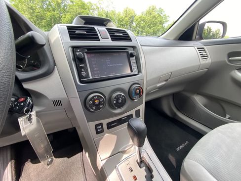 Used 2013 Toyota Corolla LE FWD image 20