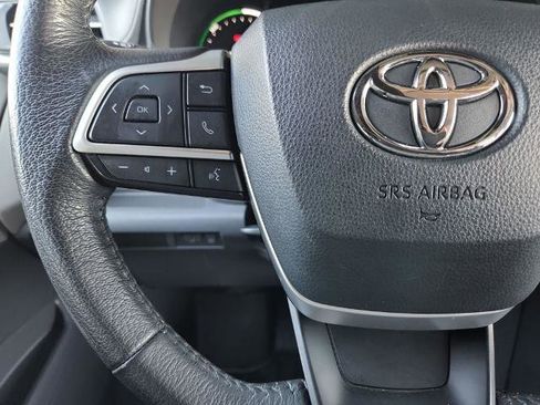 Used 2022 Toyota Sienna XLE image 25