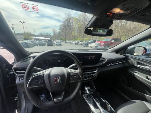 Used 2025 Buick Envista Sport Touring image 28