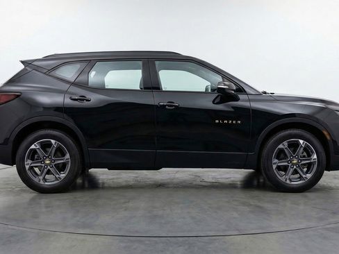 Used 2025 Chevrolet Blazer LT image 11