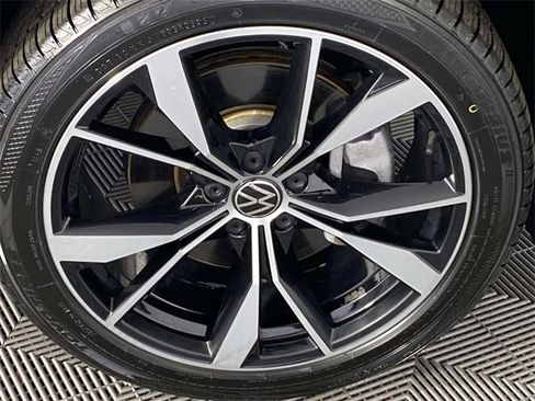 Used 2022 Volkswagen Tiguan SEL R-Line image 31