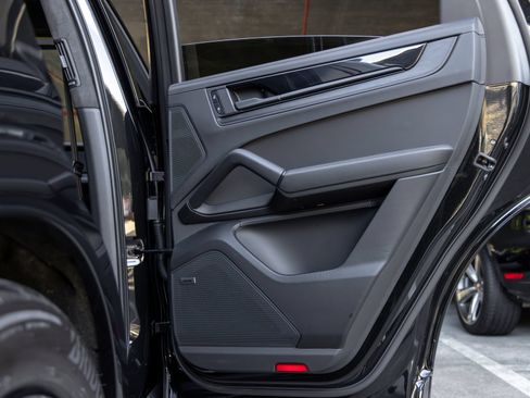 Certified 2025 Porsche Cayenne GTS AWD/4WD image 49