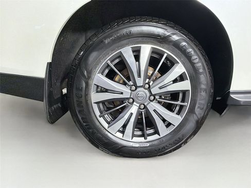 Used 2020 Nissan Pathfinder SV AWD/4WD image 32