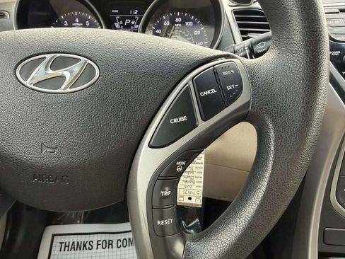Used 2015 Hyundai Elantra SE FWD image 25