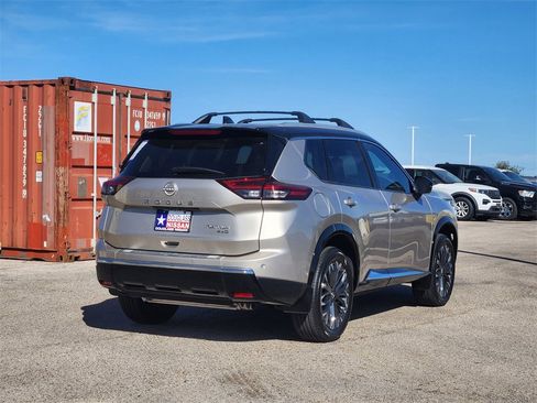 New 2026 Nissan Rogue Platinum image 3