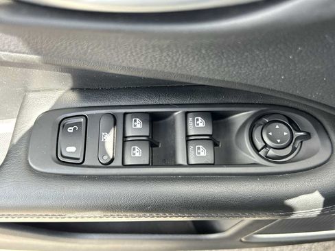 Used 2019 Jeep Compass Latitude FWD image 14