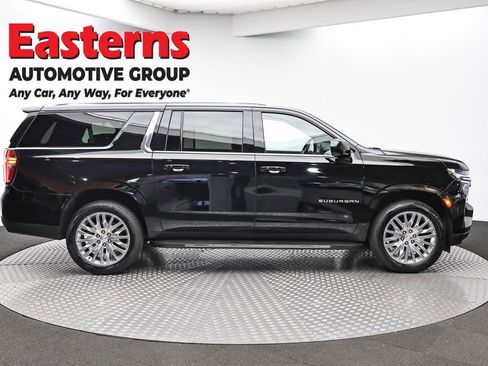 Used 2023 Chevrolet Suburban LS RWD image 4