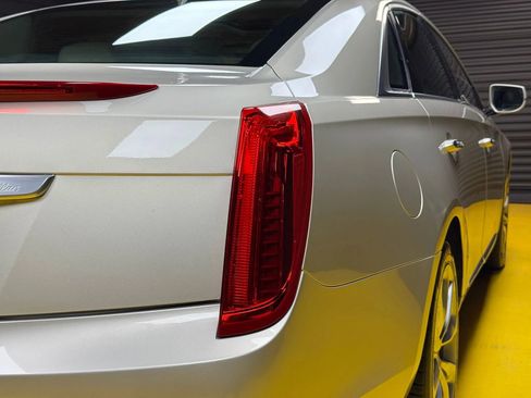 Used 2013 Cadillac XTS Luxury image 12