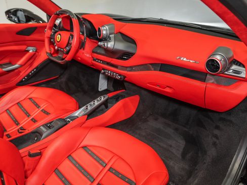 Used 2021 Ferrari F8 Tributo RWD image 22