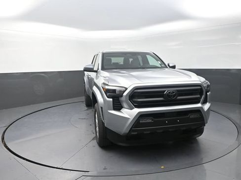 Used 2025 Toyota Tacoma SR5 AWD/4WD image 31