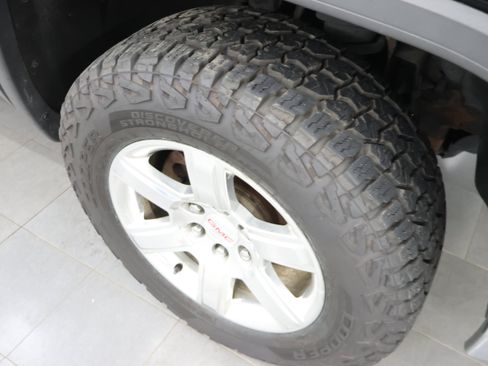 Used 2017 GMC Sierra 1500 SLT w/ Suspension Package, Off-Road AWD/4WD image 3