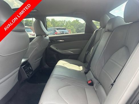 Certified 2019 Toyota Avalon Limited w/ Advanced Safety Package FWD image 9
