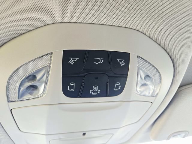 Used 2017 Chrysler Pacifica Touring-L w/ 13 Speaker Alpine Sound Group FWD image 33