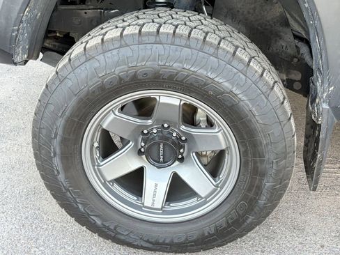 Used 2020 Toyota Tacoma TRD Off-Road w/ Technology Package AWD/4WD image 5