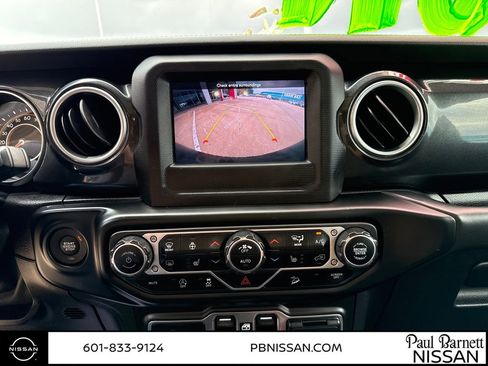 Used 2020 Jeep Wrangler Unlimited Sahara image 26