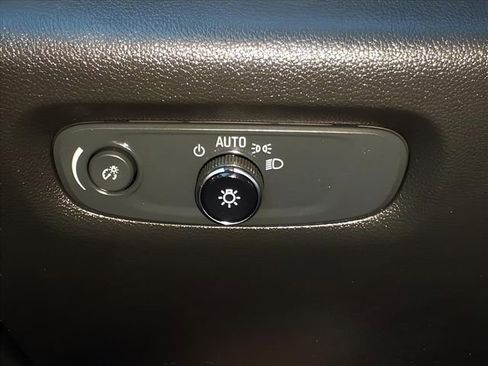 Used 2022 Chevrolet Traverse LT w/ LT Premium Package image 22