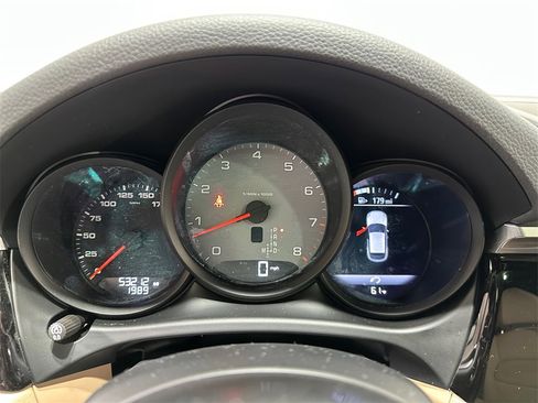Used 2021 Porsche Macan S image 16