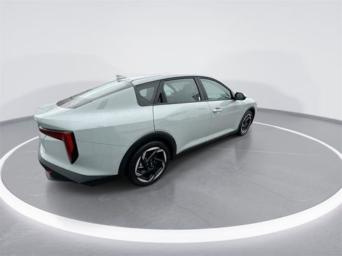 Used 2025 Kia K4 EX image 8