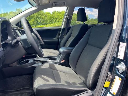 Used 2018 Toyota RAV4 LE AWD/4WD image 12