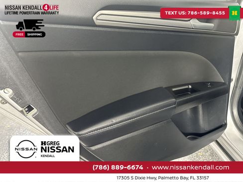 Used 2017 Ford Fusion SE w/ Fusion SE Technology Package image 34