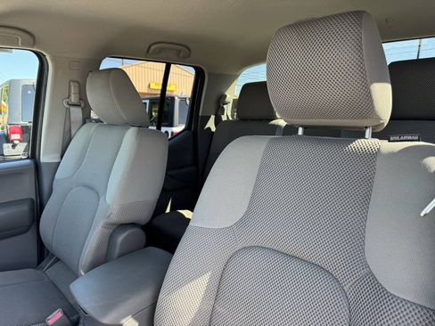Used 2011 Nissan Frontier SV AWD/4WD image 14