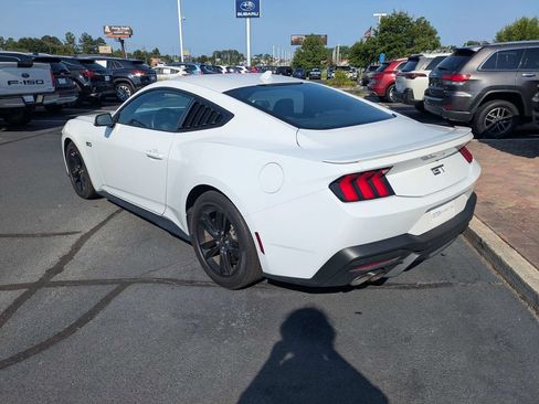 Used 2025 Ford Mustang GT RWD image 7