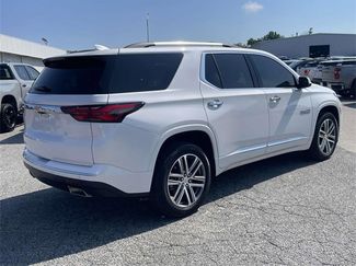 Used 2023 Chevrolet Traverse High Country video 3