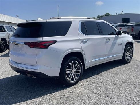 Used 2023 Chevrolet Traverse High Country image 3