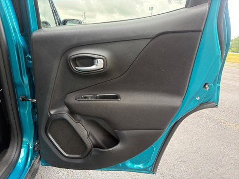 Used 2021 Jeep Renegade Latitude AWD/4WD image 19