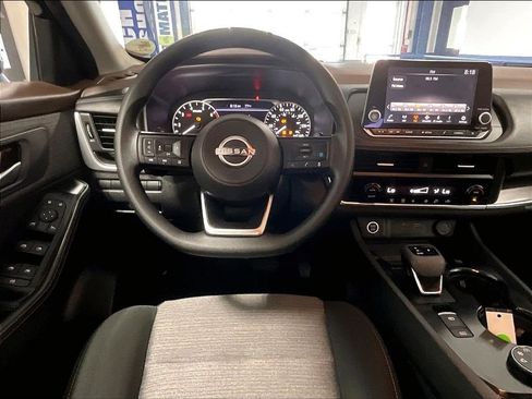Used 2023 Nissan Rogue SV AWD/4WD image 17