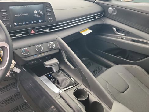 New 2026 Hyundai Elantra SE image 31