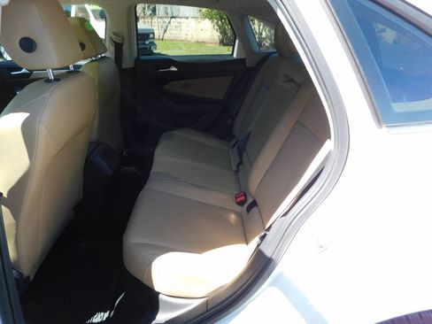 Used 2020 Volkswagen Jetta SE FWD image 5