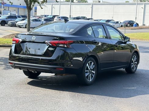 Used 2021 Nissan Versa SV FWD image 11
