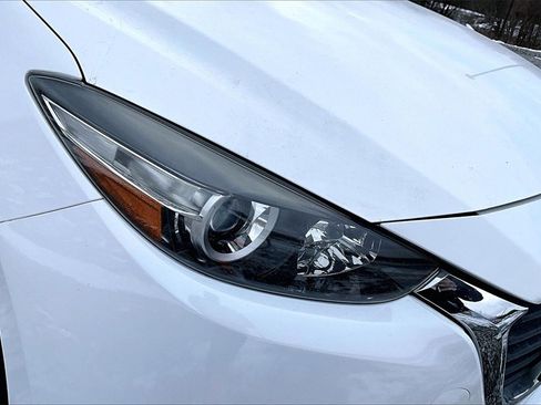 Used 2018 MAZDA MAZDA3 Touring image 27