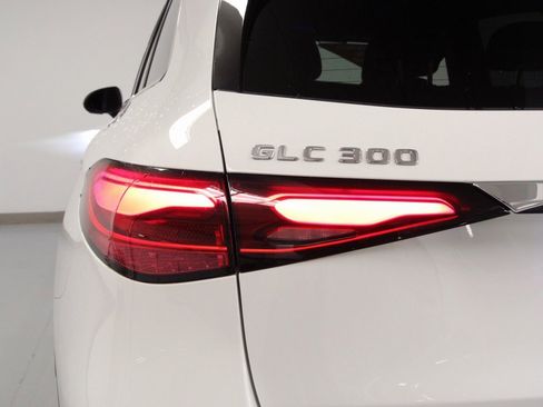 Certified 2025 Mercedes-Benz GLC 300 4MATIC image 11