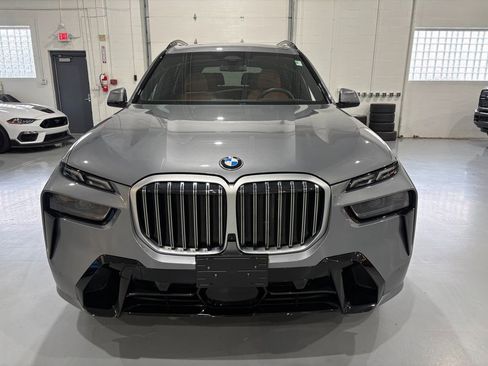 Used 2025 BMW X7 xDrive40i w/ M Sport Package AWD/4WD image 2