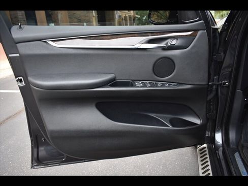 Used 2017 BMW X5 xDrive40e image 18