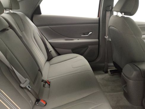 Used 2025 Hyundai Elantra SEL image 19