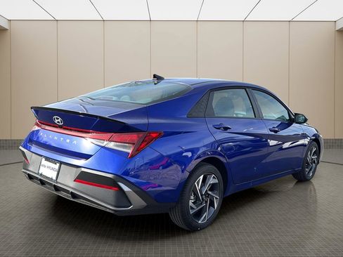 Certified 2025 Hyundai Elantra Sport image 5
