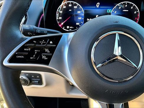 Used 2025 Mercedes-Benz GLB 250 4MATIC image 20